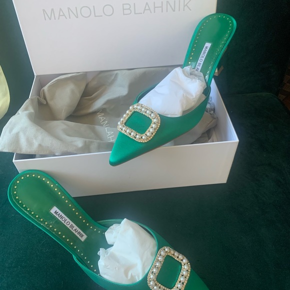 MANOLO BLAHNIK
Satin Fabetamu 70 Mule in Green worn once - Picture 1 of 7